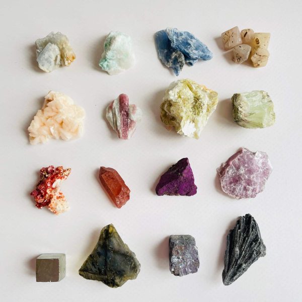 Introductieset 16 ruwe stenen en kristallen