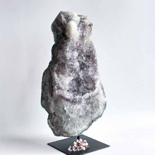 Amethist met calciet op standaard 32cm