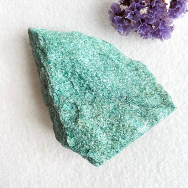 Fuchsiet sculptuur ruw 1